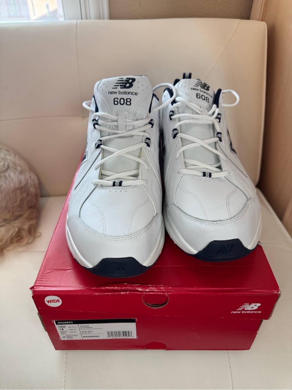 New Balance Men’s White and Navy Running Shoes. Ref 608. Size 18